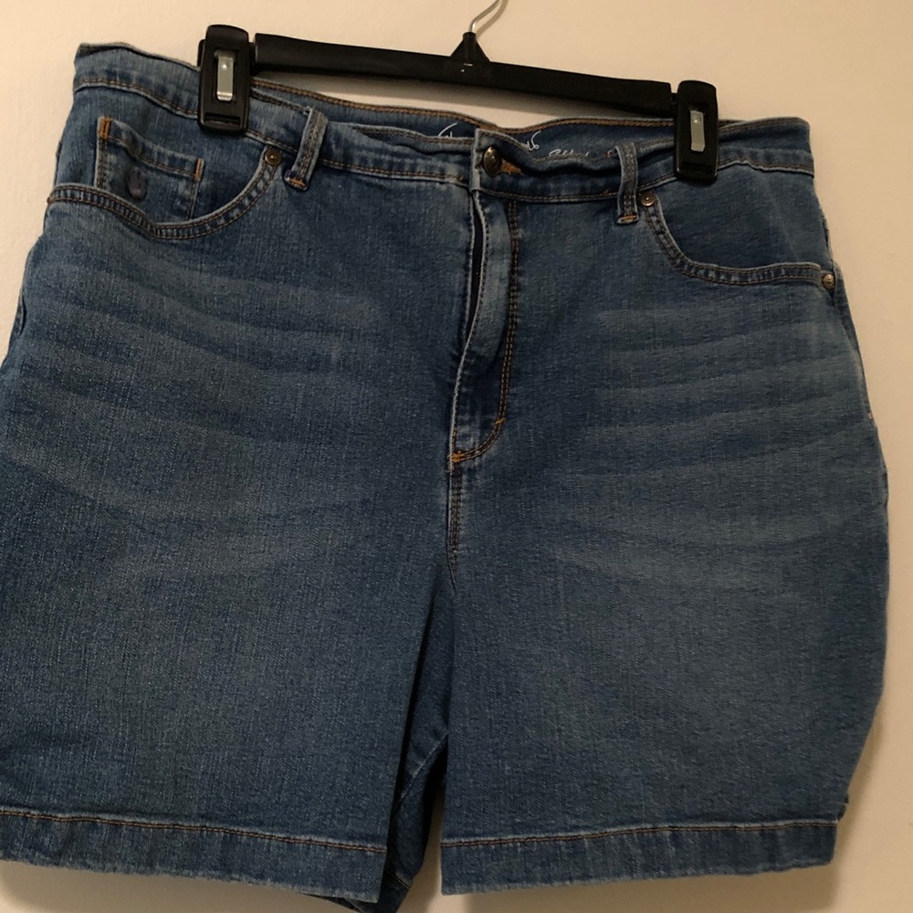 Gloria Vanderbilt Mid-Rise Blue Denim Shorts